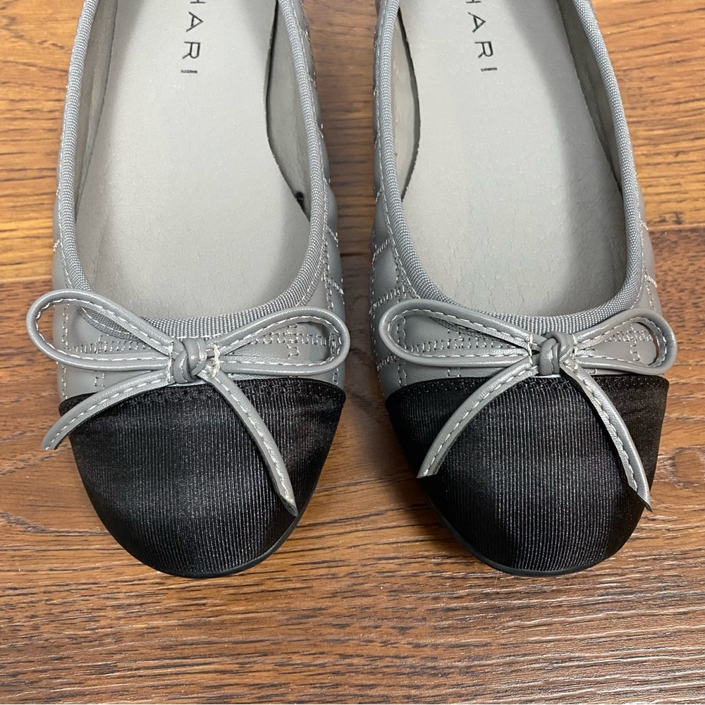 Tahari Womens Size 7 Gray Black Chateau Ballet Flats Cap Toe Bow Quilted Comfort - Picture 5 of 8